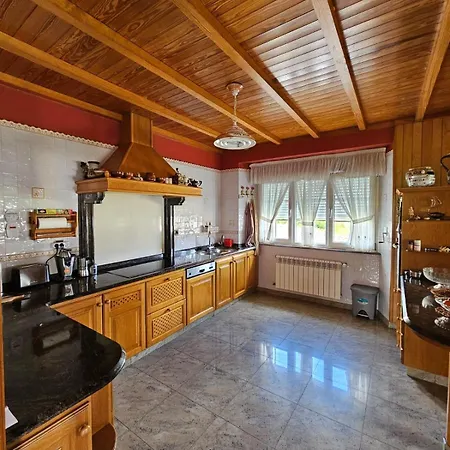 بيت للعطل Vicia *